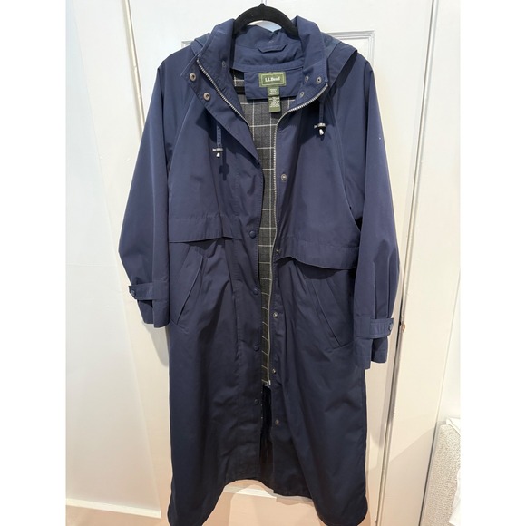 L.L. Bean Jackets & Blazers - VINTAGE LLBEAN WOMENS RAINCOAT TRENCH W HOOD FULLY LINED SZ MEDIUM‎ PETITE